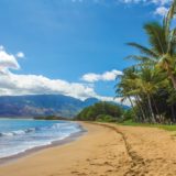 ハワイのビーチの浸食：地球の温暖化による海面の上昇